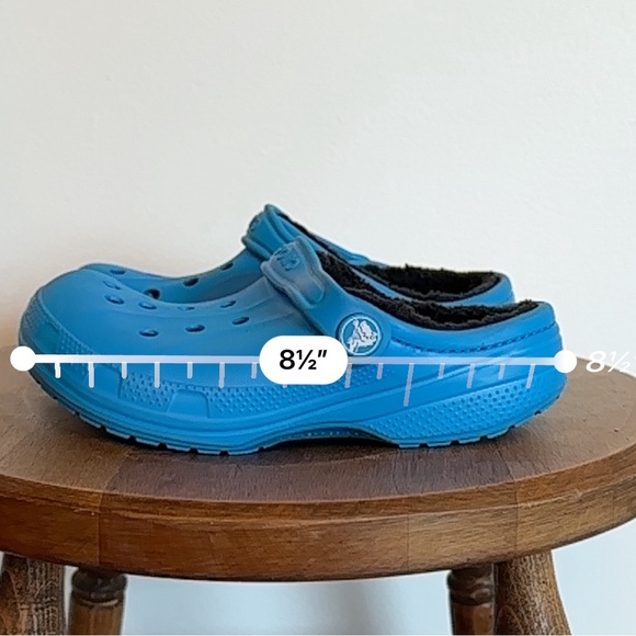 Crocs Kids Unisex Blue Outside With Black Warm Fuzzy Lining Material Size J4 2 - Picture 11 of 11